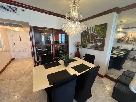 100 Lincoln Road Miami Beach FL 33139