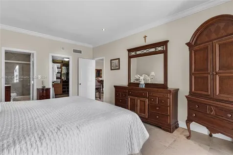 5555 Collins Avenue Miami Beach FL 33140