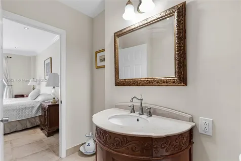 5555 Collins Avenue Miami Beach FL 33140