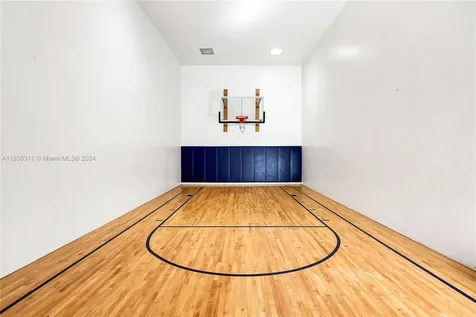 5555 Collins Avenue Miami Beach FL 33140