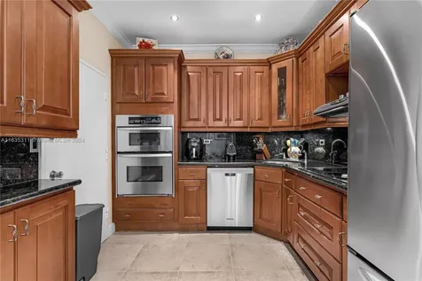 5555 Collins Avenue Miami Beach FL 33140
