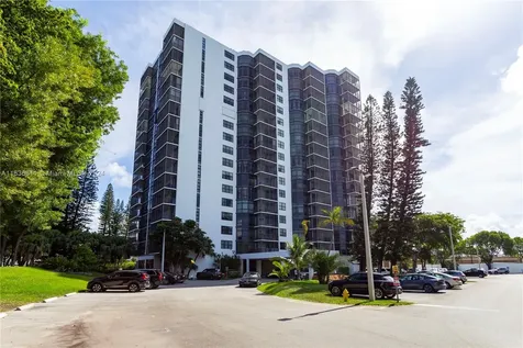 20100 W Country Club Drive Aventura FL 33180