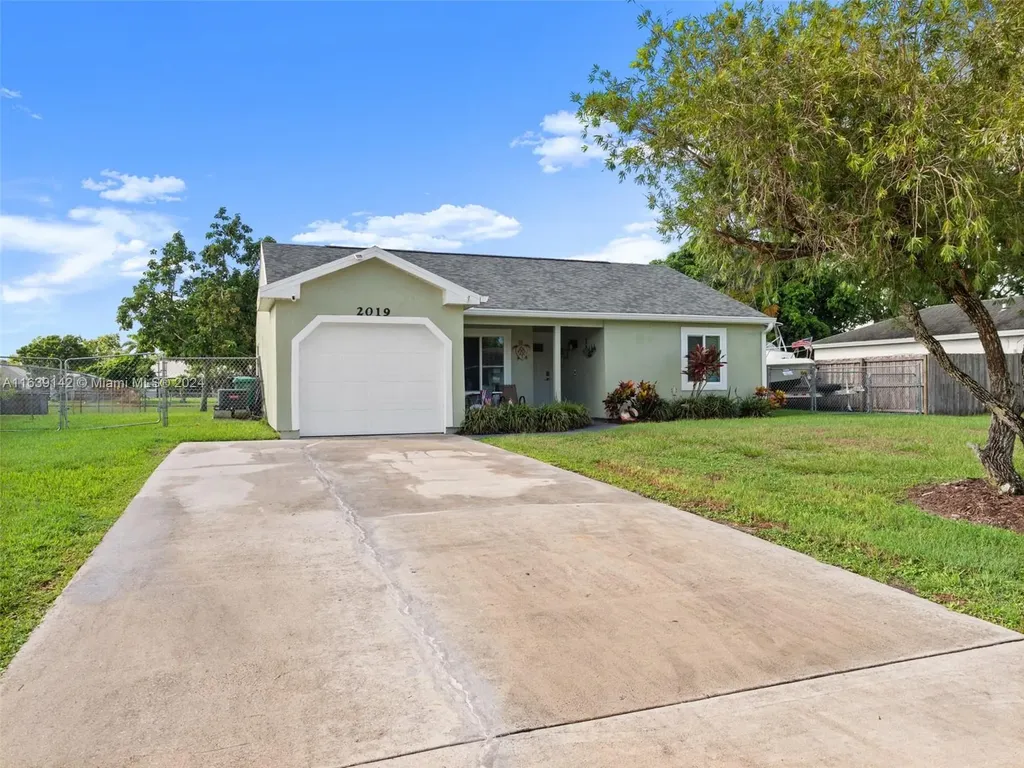 2019 SE West Dunbrooke Circle Port St. Lucie FL 34952