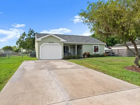 2019 SE West Dunbrooke Circle Port St. Lucie FL 34952