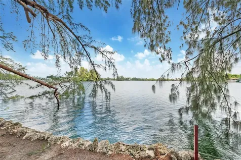 7301 Miller Drive Miami FL 33155