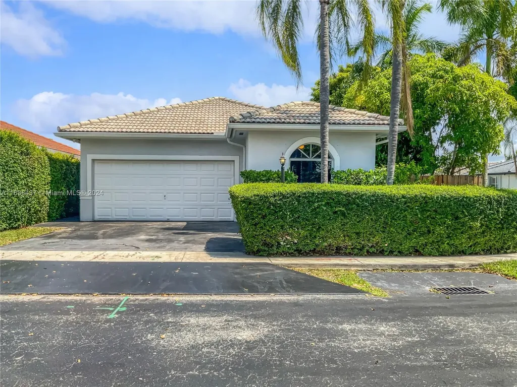 16053 SW 68th Terrace Miami FL 33193