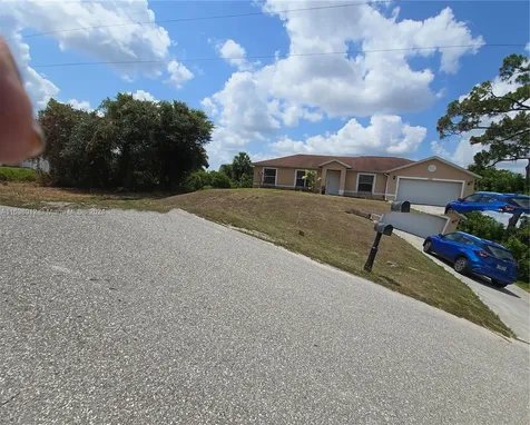 466 Rewing Street Lehigh Acres FL 33974