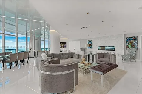 900 Biscayne Boulevard Miami FL 33132