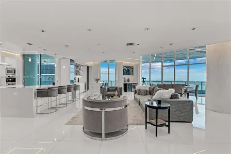 900 Biscayne Boulevard Miami FL 33132