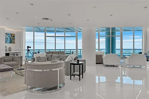 900 Biscayne Boulevard Miami FL 33132