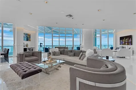 900 Biscayne Boulevard Miami FL 33132
