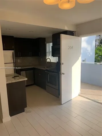 947 Lenox Avenue Miami Beach FL 33139
