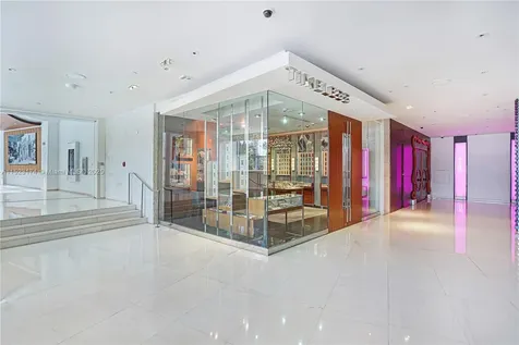 4391 Collins Avenue Miami Beach FL 33140