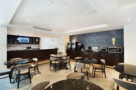 4391 Collins Avenue Miami Beach FL 33140
