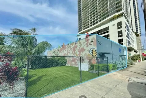 1542 NE 1st Avenue Miami FL 33132