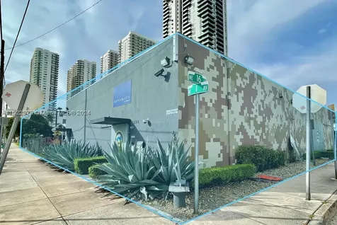 1542 NE 1st Avenue Miami FL 33132