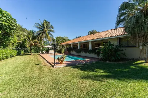 7556 Los Pinos Boulevard Coral Gables FL 33143