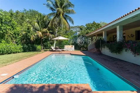 7556 Los Pinos Boulevard Coral Gables FL 33143