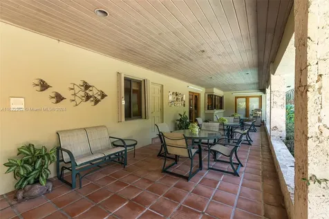 7556 Los Pinos Boulevard Coral Gables FL 33143