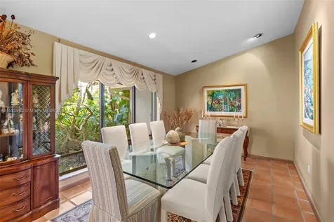 7556 Los Pinos Boulevard Coral Gables FL 33143