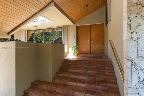 7556 Los Pinos Boulevard Coral Gables FL 33143