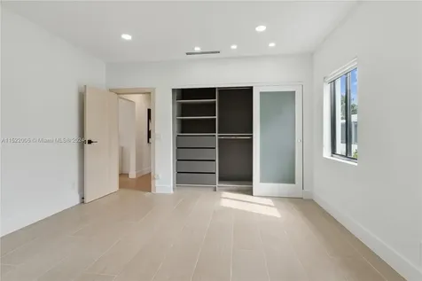 519 SW 25th Road Miami FL 33129