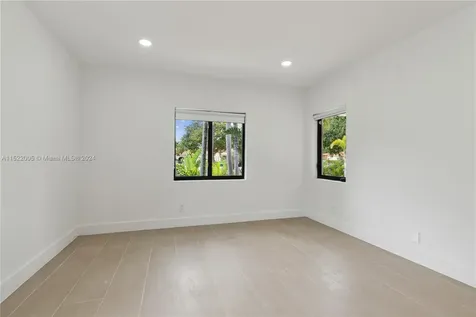 519 SW 25th Road Miami FL 33129