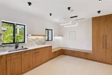 519 SW 25th Road Miami FL 33129