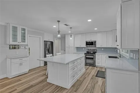 7321 SW 5th Street Plantation FL 33317
