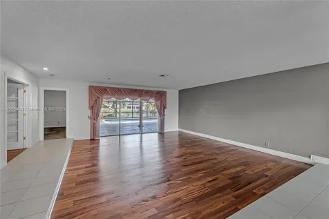 7321 SW 5th Street Plantation FL 33317