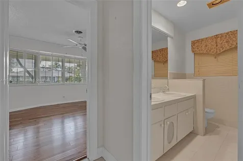 7321 SW 5th Street Plantation FL 33317