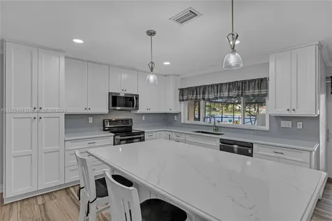 7321 SW 5th Street Plantation FL 33317