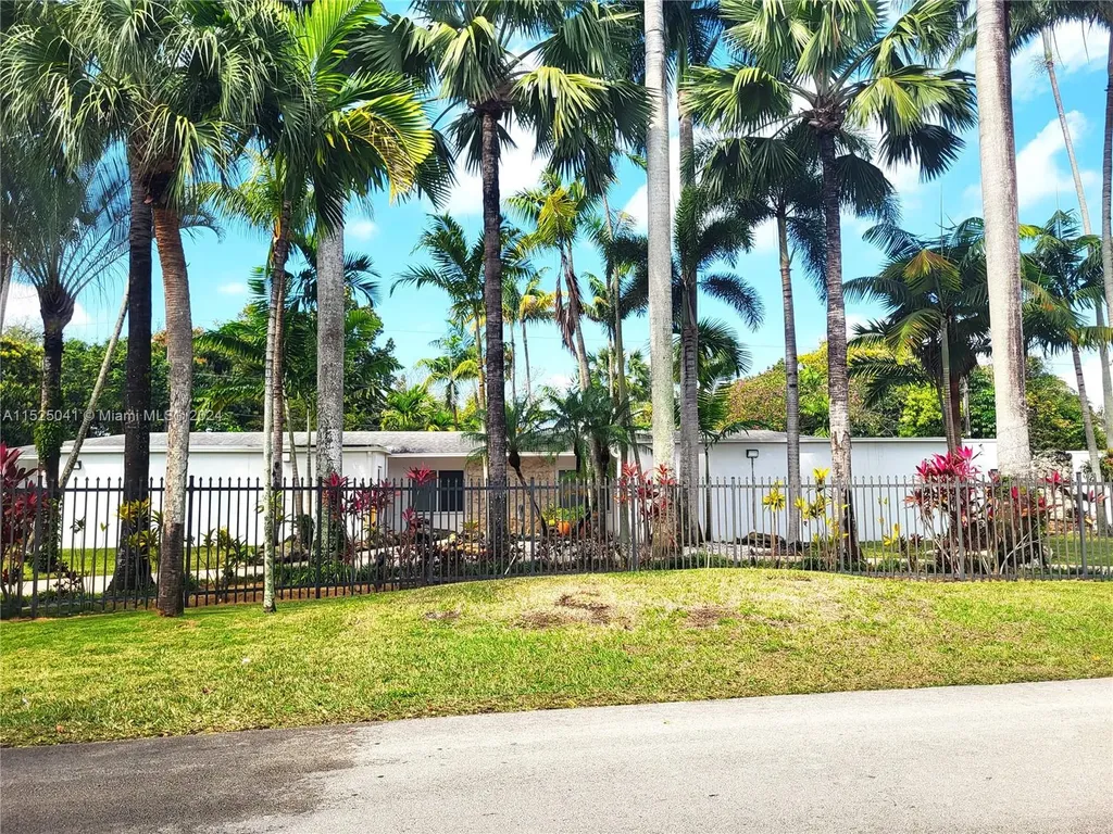 8290 Sunset Drive Miami FL 33143