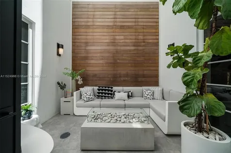6020 Aqua Path Miami Beach FL 33141