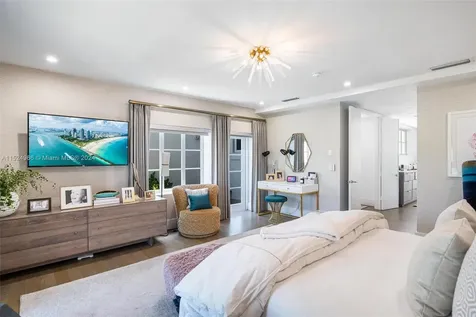 6020 Aqua Path Miami Beach FL 33141