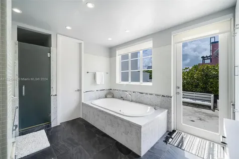 6020 Aqua Path Miami Beach FL 33141