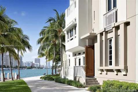 6020 Aqua Path Miami Beach FL 33141