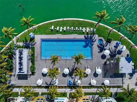 6020 Aqua Path Miami Beach FL 33141