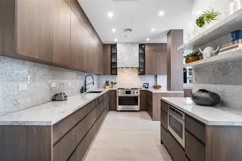 6020 Aqua Path Miami Beach FL 33141