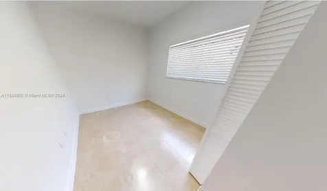 2915 SW 24 Te Miami FL 33145