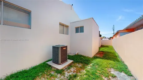 2915 SW 24 Te Miami FL 33145
