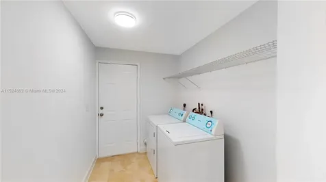 2915 SW 24 Te Miami FL 33145