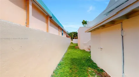 2915 SW 24 Te Miami FL 33145