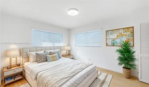 2915 SW 24 Te Miami FL 33145