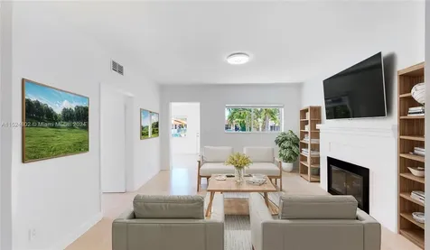 2915 SW 24 Te Miami FL 33145