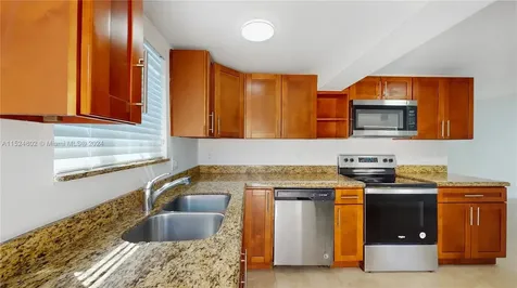2915 SW 24 Te Miami FL 33145