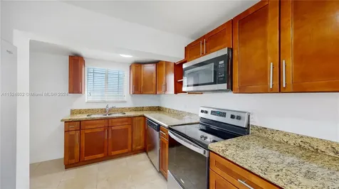2915 SW 24 Te Miami FL 33145