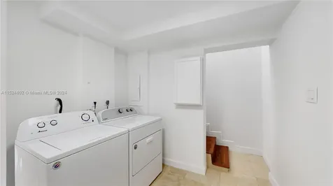 2915 SW 24 Te Miami FL 33145