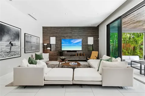 4060 Woodridge Road Miami FL 33133