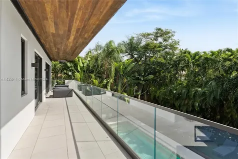 4060 Woodridge Road Miami FL 33133